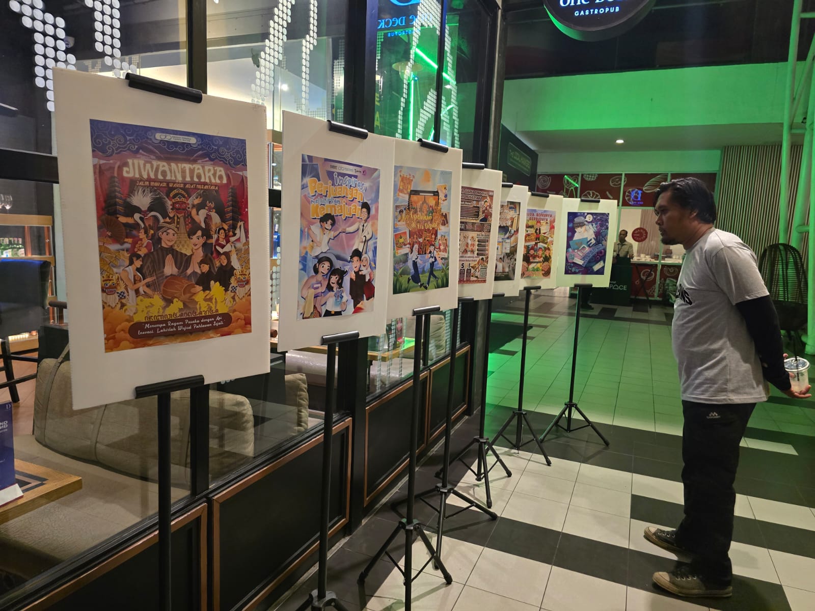 Beberapa Karya Poster Para Pemuda komunitas Kreasi Pemuda Tanpa Batas