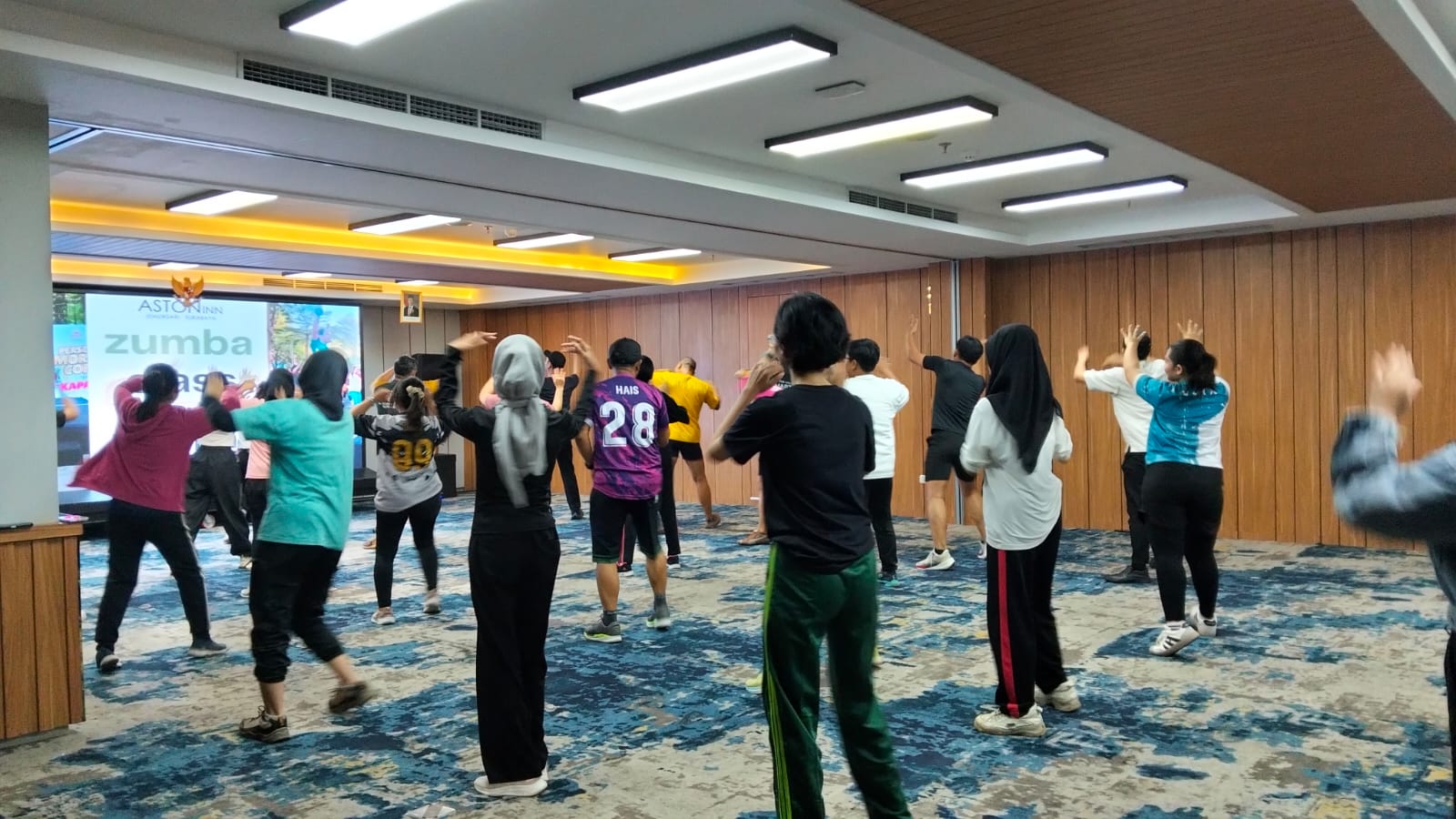 Keseruan Zumba bersama seluruh karyawan Aston Inn Jemursari
