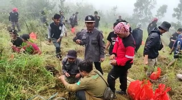 Hari Sejuta Pohon,REPELIKA Bersama Indonesia Eagle ,Aksi Penanaman Pohon di Gunung Penanggungan