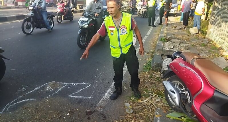 Foto. bu Tewas Diserempet Truk di Mojokerto, Anak Selamat
